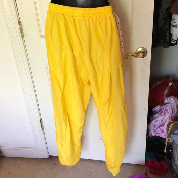 Cute//vintage 90’S yellow joggers!! - Picture 4 of 5